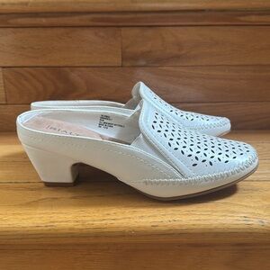 NEW Women’s White Slip-Ons Size 8.5 M Women’s Slides Faux Leather Shoes NWOT